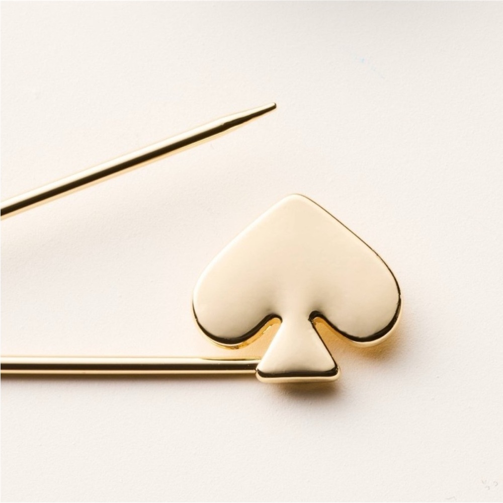 NWT Kate Spade x Target Logo Spade Gold Heart Pin Brooch - Picture 2 of 3